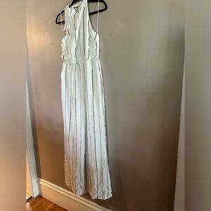 Beautiful linen jumpsuit never worn, perfect for summer
